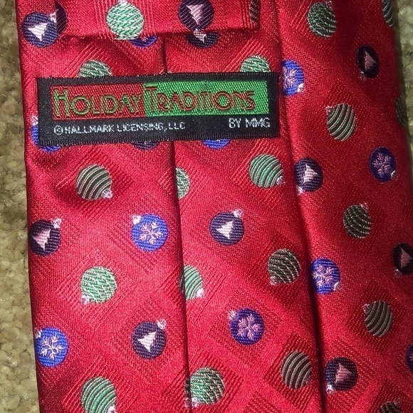 Men’s Hallmark Holiday Traditions Red Christmas Holiday Tie. - Picture 5 of 6